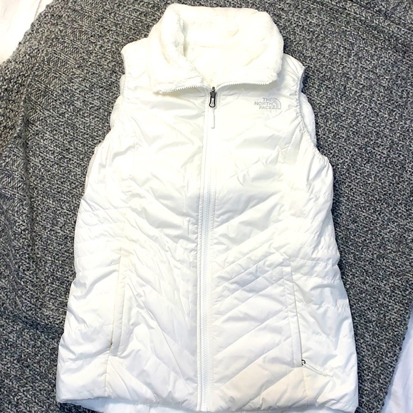 The North Face Mossbud white reversible vest swirl faux fur - Picture 2 of 13